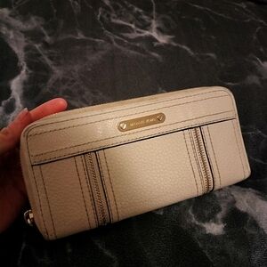Michael Kors White Wallet
